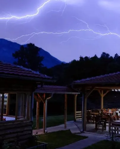 Juzni Vetar Гостевой дом Trnski Odorovci